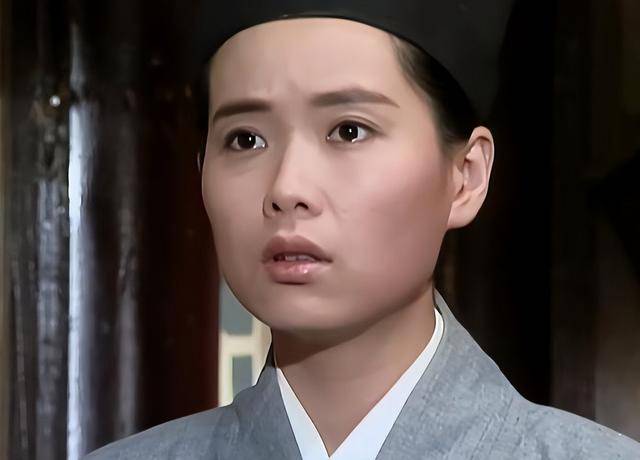 曝61岁叶童香港行生图<strong></p>
<p>币安bts</strong>，身材干瘪脸上画大浓妆，多人追着索要签名