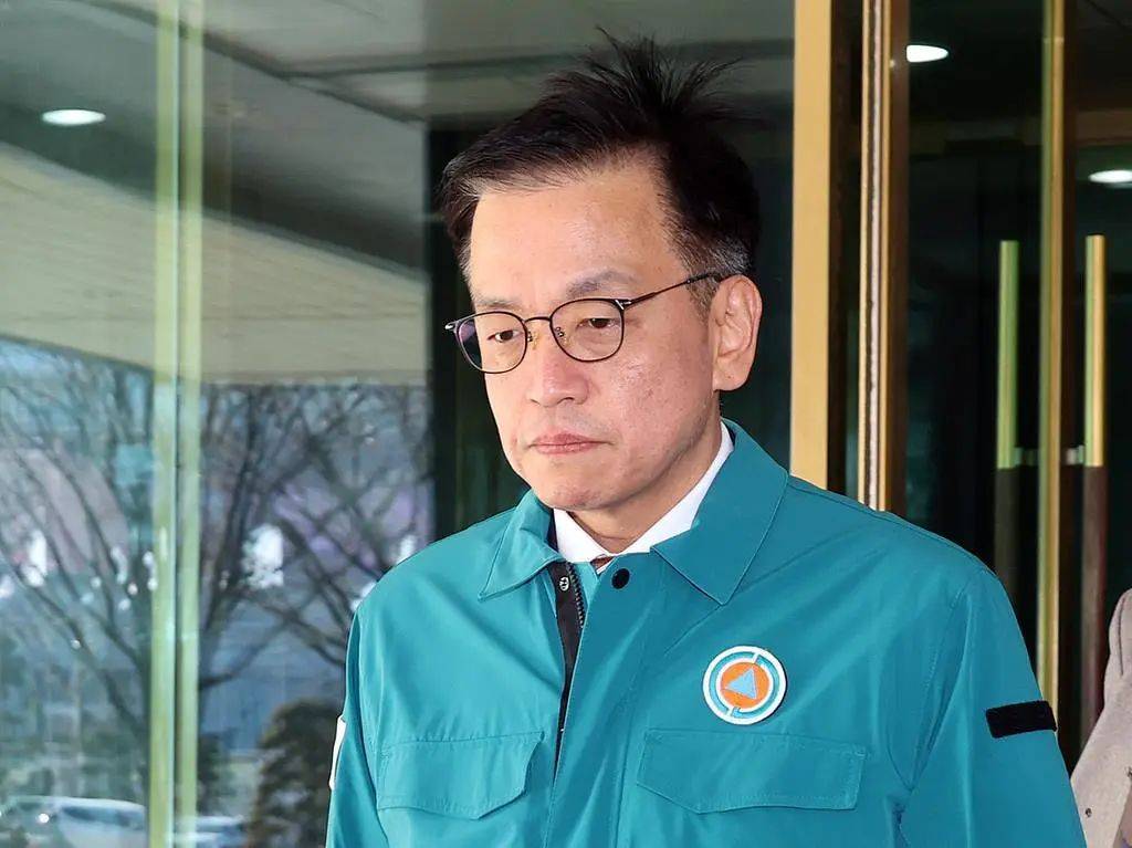 最新消息：黑匣子部分受损！179人遇难<strong></p>
<p>币安bts</strong>，有人一家9口都在机上，济州航空CEO鞠躬道歉！航司：事发前已投保10亿美元责任保险赔偿