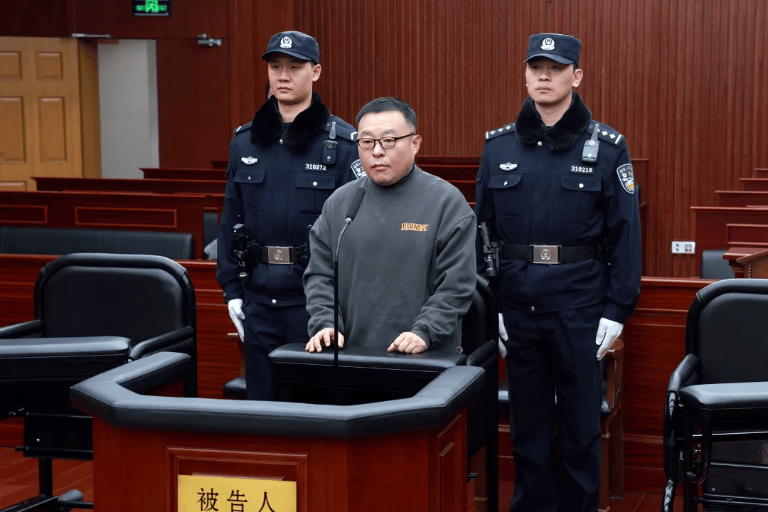 姚凯<strong></p>
<p>币安dex交易所</strong>，在上海市静安区副区长、浦东新区副区长、上海市住建委主任等职上，受贿5632万