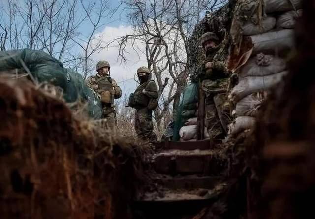 “兵书”看了不少！乌军2名伞兵深夜突袭<strong></p>
<p>币安官网注册</strong>，意外活捉14名俄军