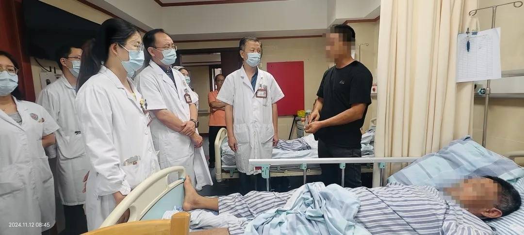 广州一“老酒鬼”路边捡到宝<strong></p>
<p>币安账号注销</strong>，笑着笑着倒下了……