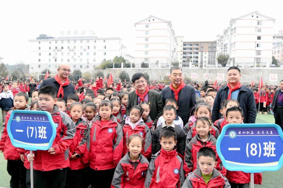 “网红教授”郑强重回贵州<strong></p>
<p>币安客服电话</strong>，“郑强奖助学-奖教基金”已获捐赠416万余元