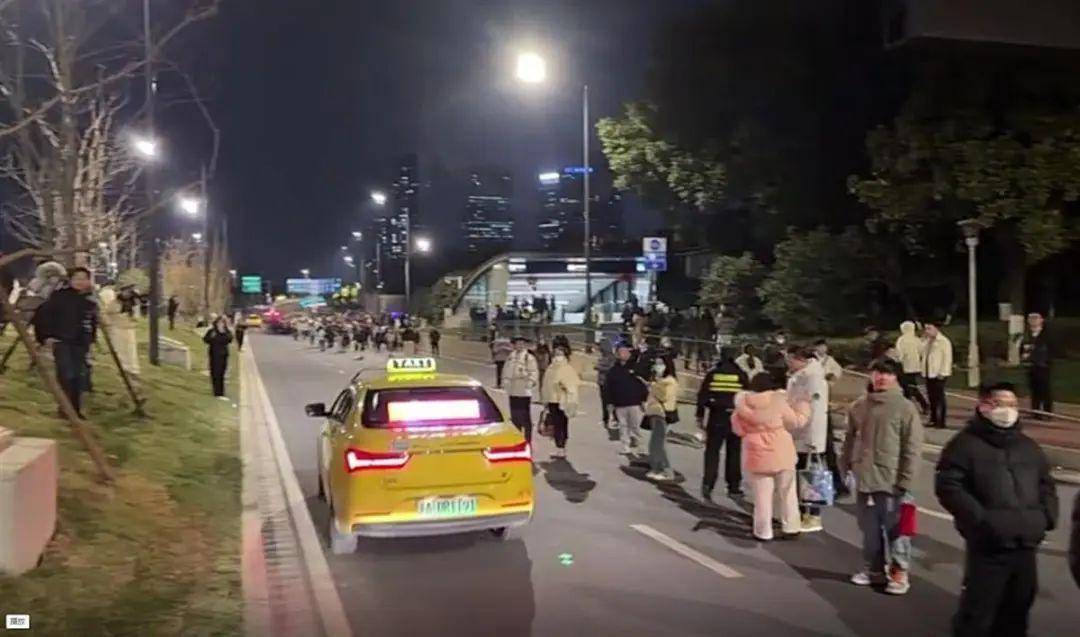 南京地铁突发故障致大量乘客滞留<strong></p>
<p>币安中国官网</strong>，官方：正抢修，已安排接驳车