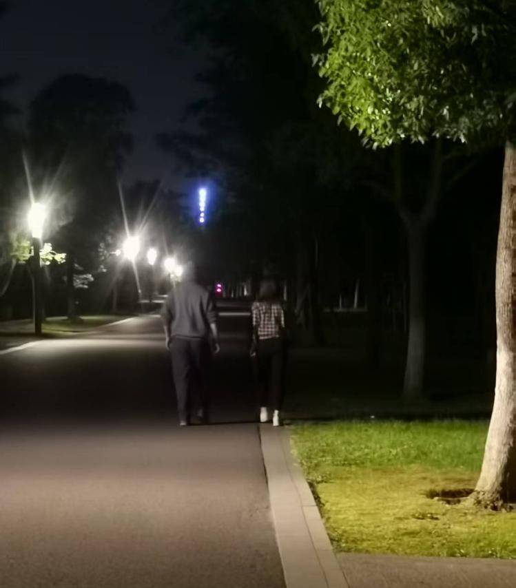 33岁单身女护士公园邂逅58岁已婚教授<strong></p>
<p>币安币矿池</strong>，怀孕后对方两帆布口袋装400万了断，她再次索要600万被判三缓五