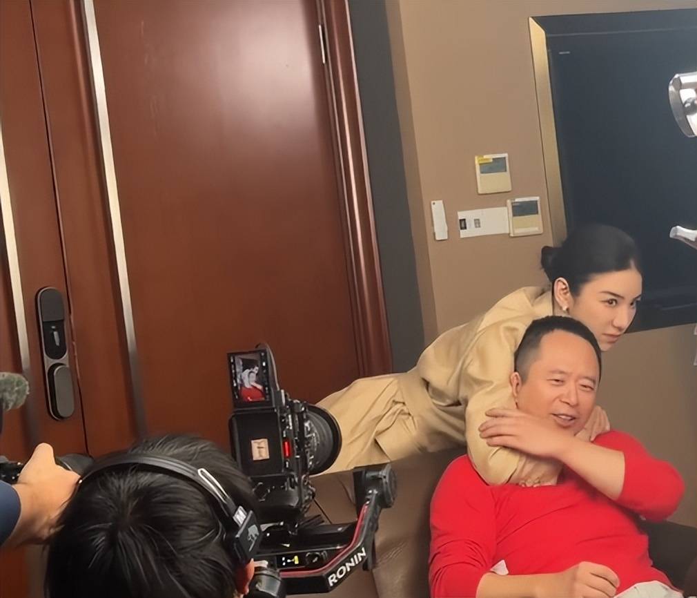 周鸿祎回应参演的短剧辣眼睛：黄奕诱惑<strong></p>
<p>币安钱包在哪</strong>我的剧情是DeepSeek设计的