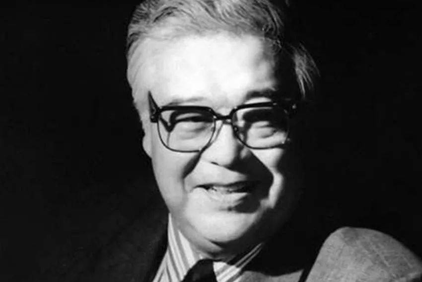 受中央领导同志委托<strong></p>
<p>币安网址</strong>，中宣部副部长、中央广播电视总台台长慎海雄一行，前往北京电影制片厂，深切悼念于洋同志