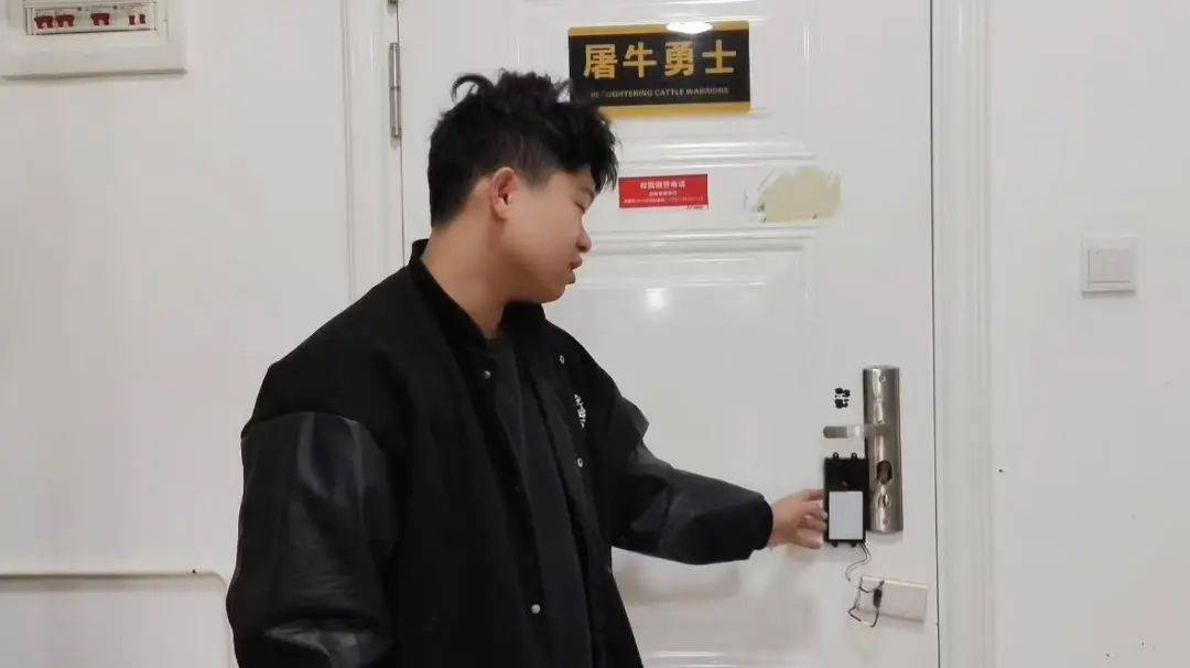 这室友靠谱！长沙一学生花80元为宿舍自制指纹锁：从小喜欢捣鼓<strong></p>
<p>中币和安币</strong>，做出来感觉特别爽