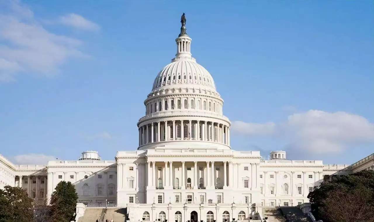 美军不顾全球强烈反对<strong></p>
<p>中币和安币</strong>，一口气投下474万吨催雨弹，导致数万人丧命