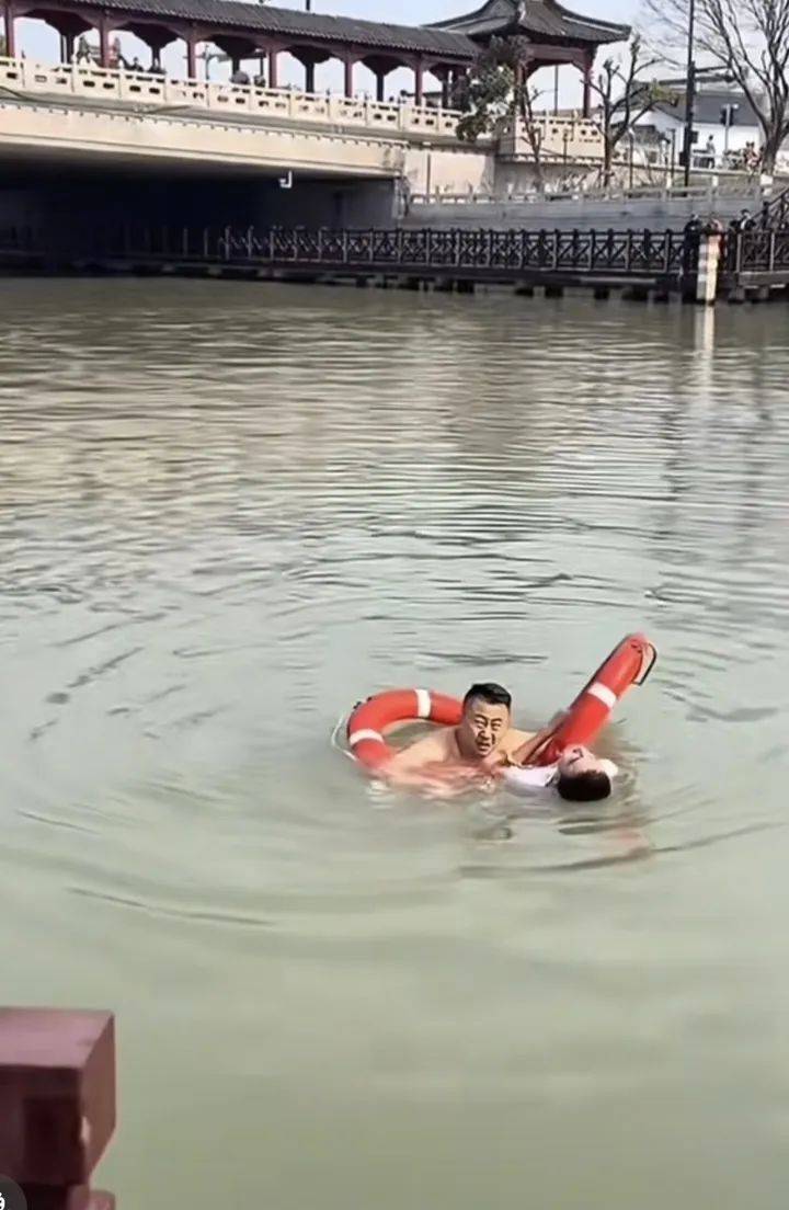 山东大哥到苏州出差<strong></p>
<p>币安合约下载</strong>，刚下火车20分钟跳河救人