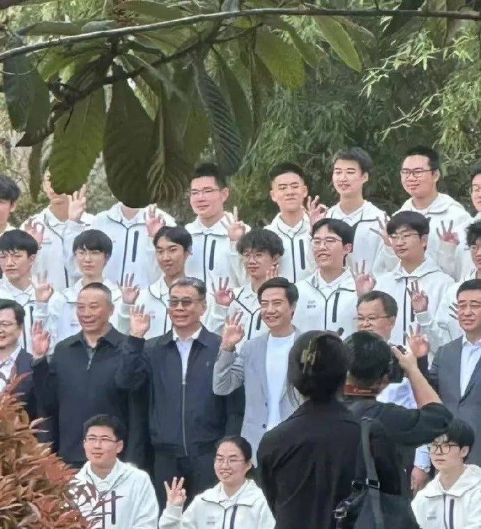 雷军回应如何保持好身材：英语不好已经让母校“蒙羞”<strong></p>
<p>莱特币安卓挖矿</strong>，不能再形象欠佳
