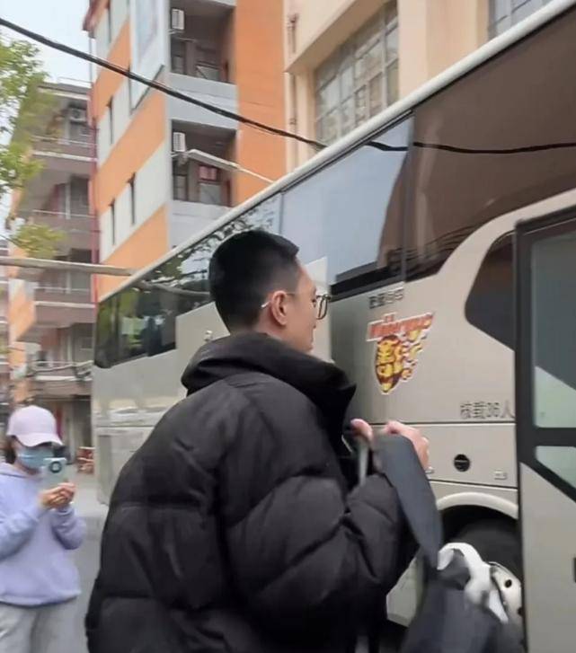 杜锋带13人出征上海！4外援+23兄弟<strong></p>
<p>nano币安</strong>，贝贝获重用