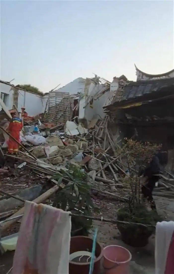 福建一民宅倒塌7人被埋<strong></p>
<p>nano币安</strong>，亲历者：房龄已超60年