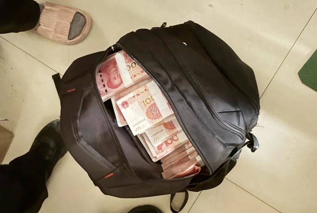 事发桂林<strong></p>
<p>币安控股</strong>！背包里装的1000000元现金被警方紧急拦截