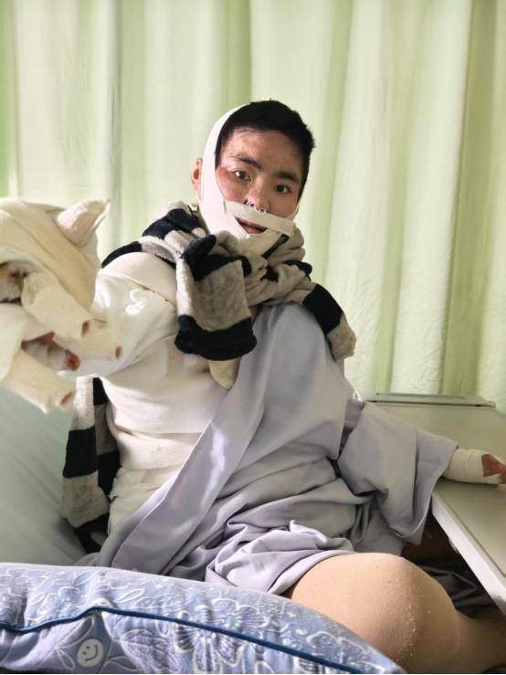 女孩被前男友泼汽油致残<strong></p>
<p>币安宝钱包</strong>，凶手法庭上威胁杀人