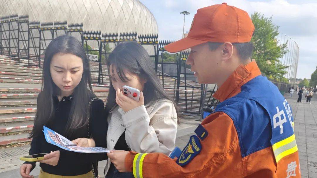 凤凰传奇演唱会万人蹦迪！观山湖消防：大家尽管嗨<strong></p>
<p>币安转人民币</strong>，我们护周全