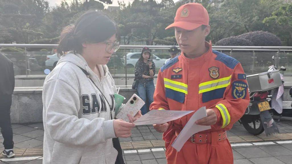 凤凰传奇演唱会万人蹦迪！观山湖消防：大家尽管嗨<strong></p>
<p>币安转人民币</strong>，我们护周全