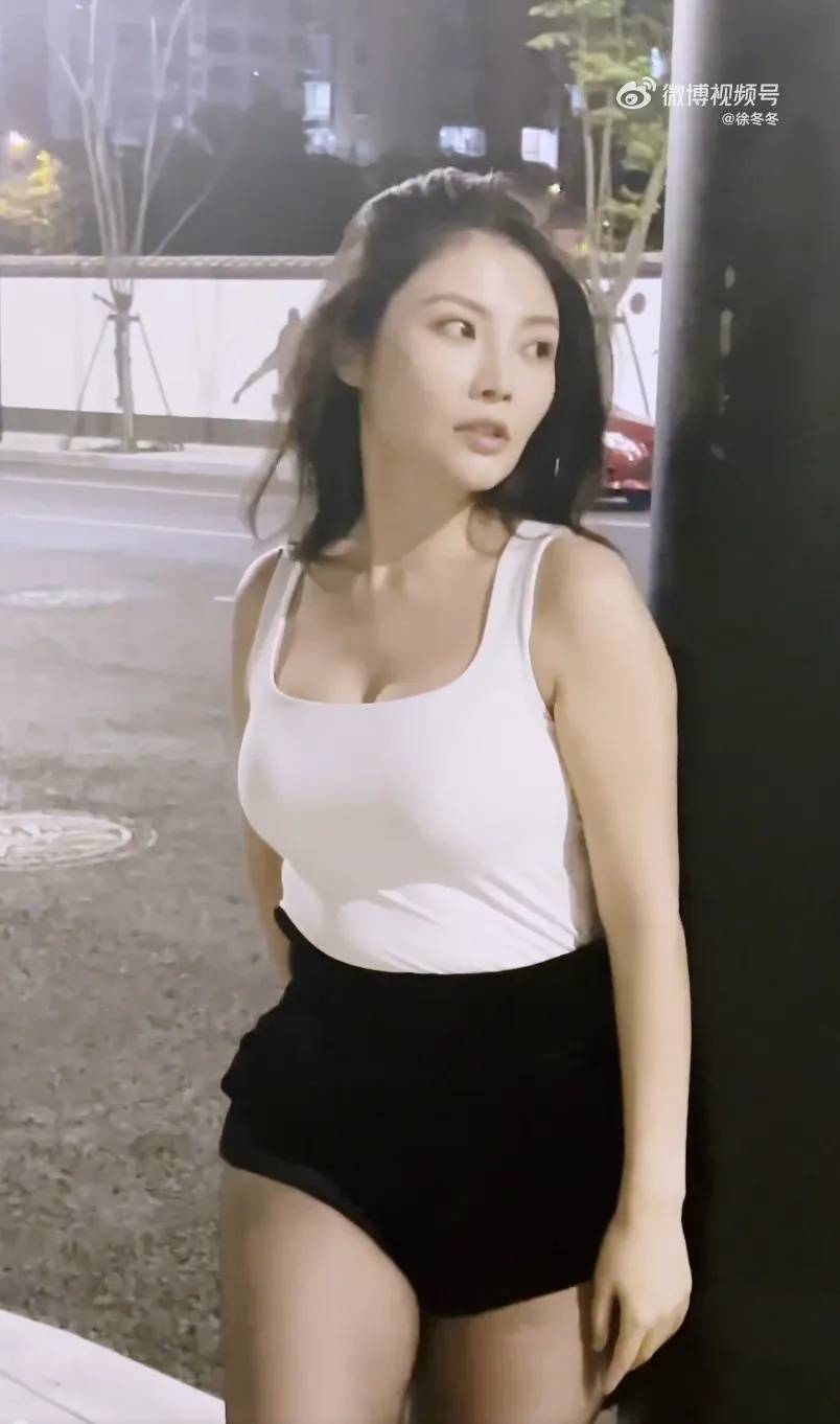 “椰树女神”徐冬冬晒真实肚子<strong></p>
<p>币安转人民币</strong>，展示健康美：不超130斤就舒适！