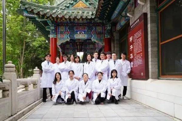 金融学生成了医学博士<strong></p>
<p>币安wrx</strong>，协和“4+4规培”究竟是怎么回事？