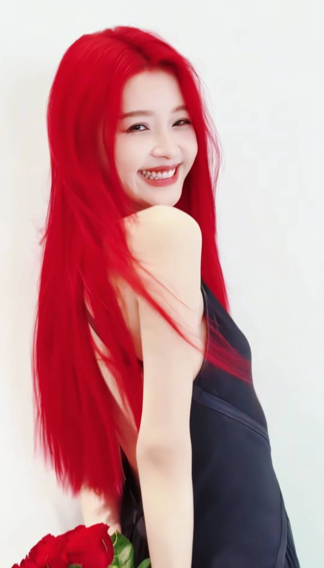 女演员染红色头发<strong></p>
<p>币安下载</strong>，称“吃了三天过敏药才敢染”