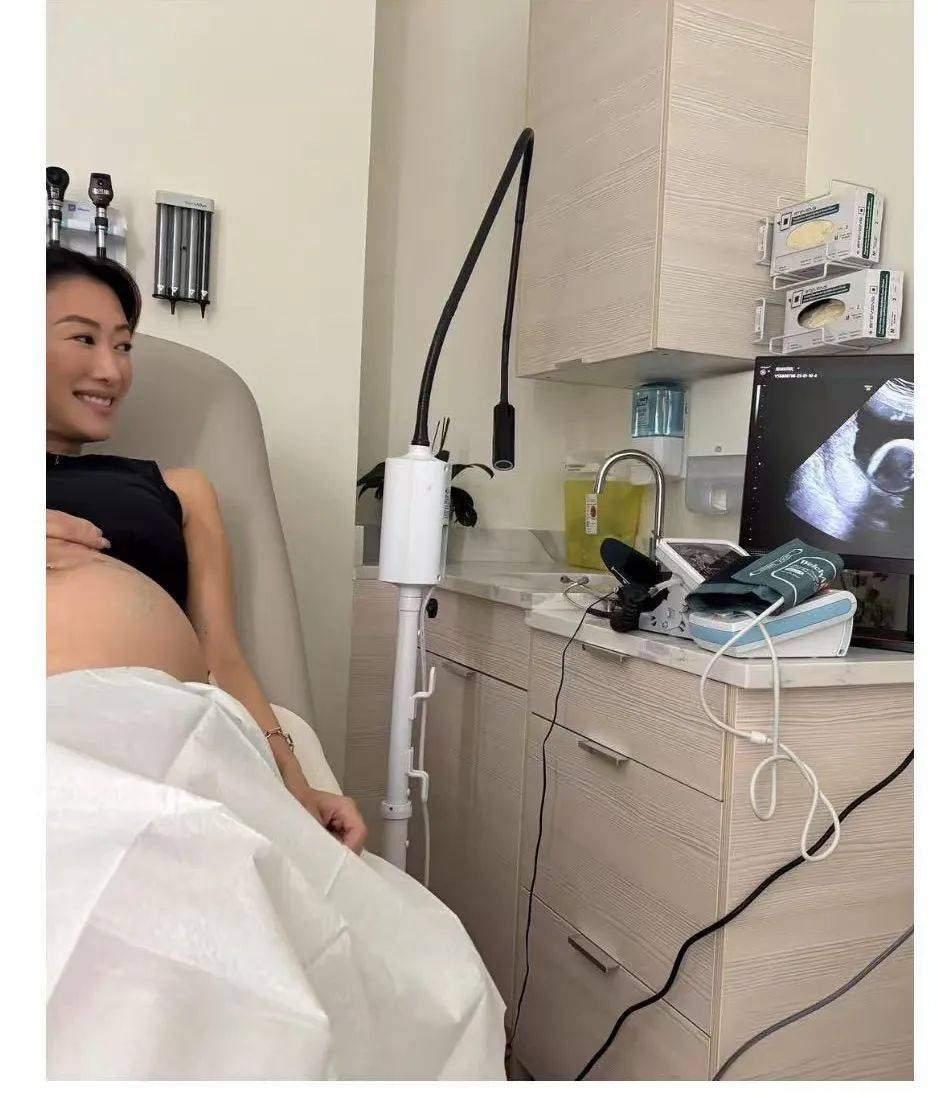 谢霆锋妹妹谢婷婷宣布怀第二胎<strong></p>
<p>币安下载</strong>！晒出和高大外籍老公甜蜜合照
