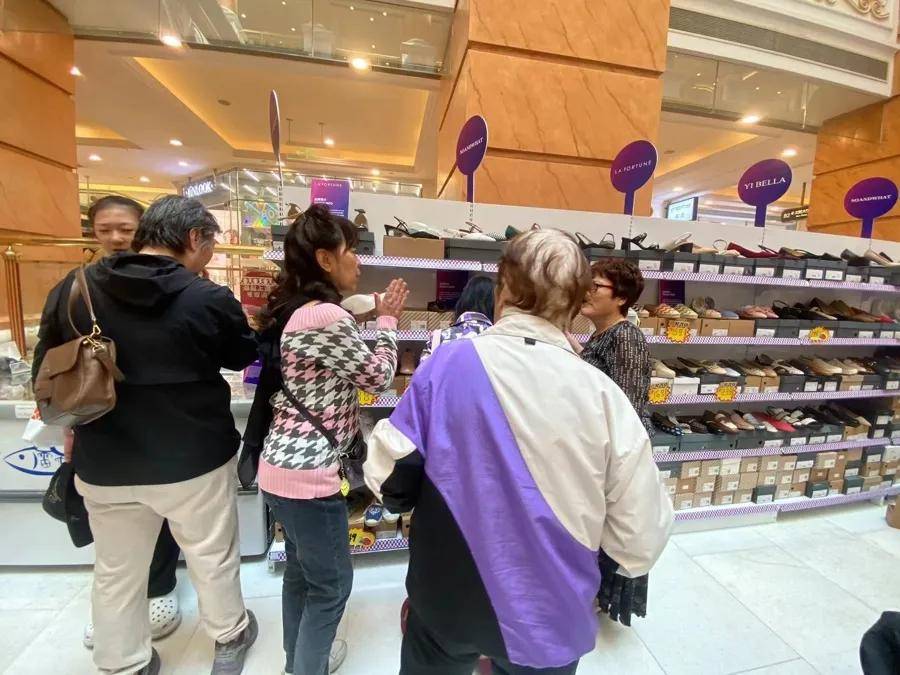 “1800元的出口商品219元拿下”！上海人假期疯狂“捡漏”<strong></p>
<p>币安钱包官网</strong>，这里外贸好东西都卖爆了，新品还将接力上市