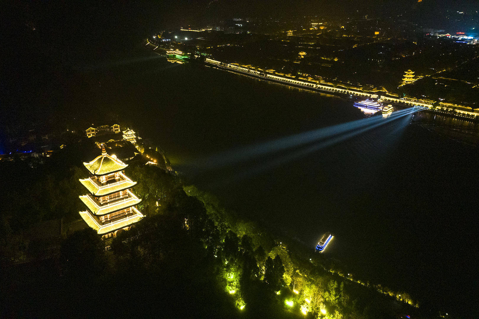 游客投诉在阆中一景区被索要597元上香费 官方：已致歉退款<strong></p>
<p>币安交易网址</strong>，景区停业整顿