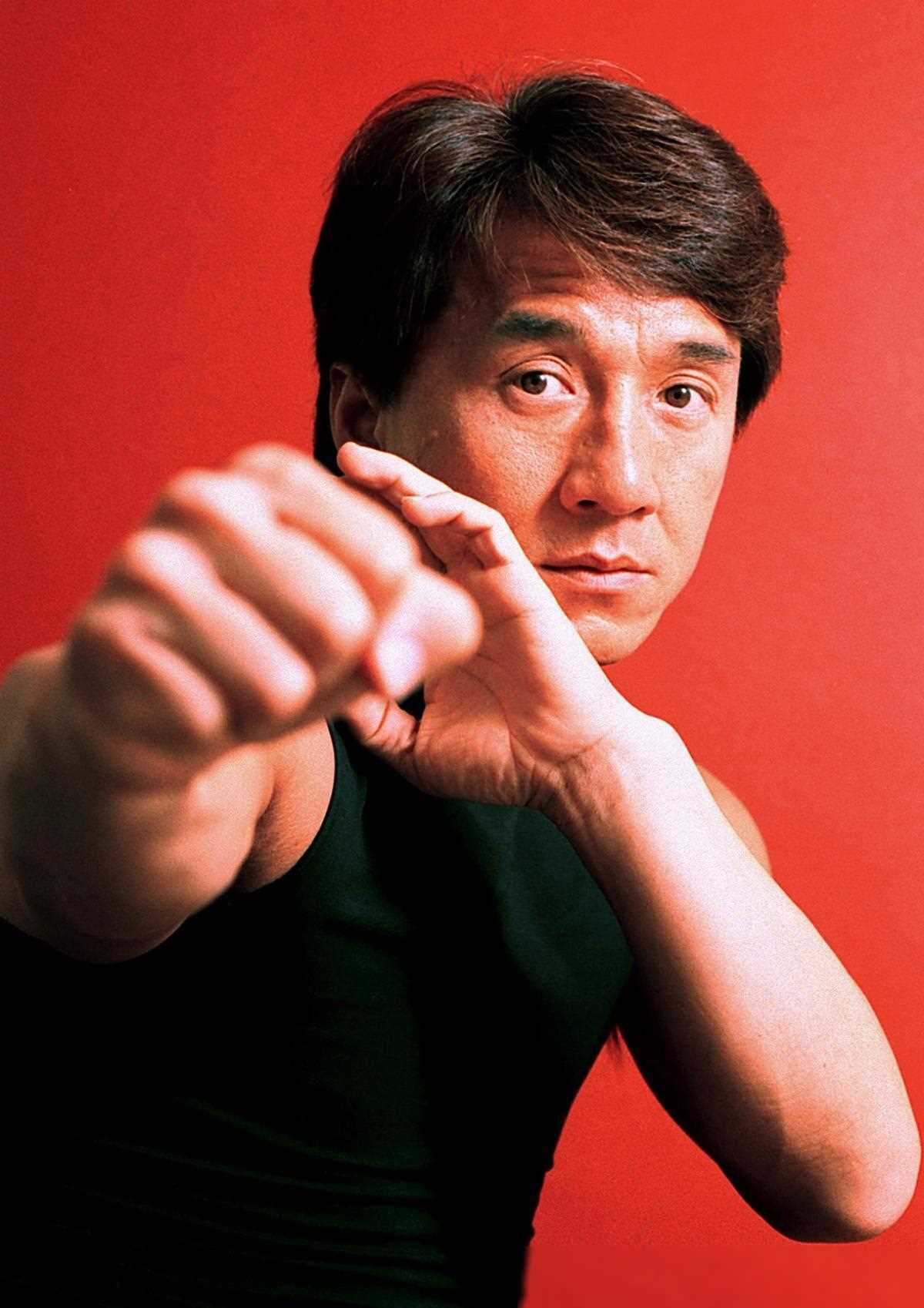 71岁成龙头发花白<strong></p>
<p>狗币钱包安卓</strong>！谢贤交代后事张纪中出了车祸还得养家…慢慢老去的他们让人泪目