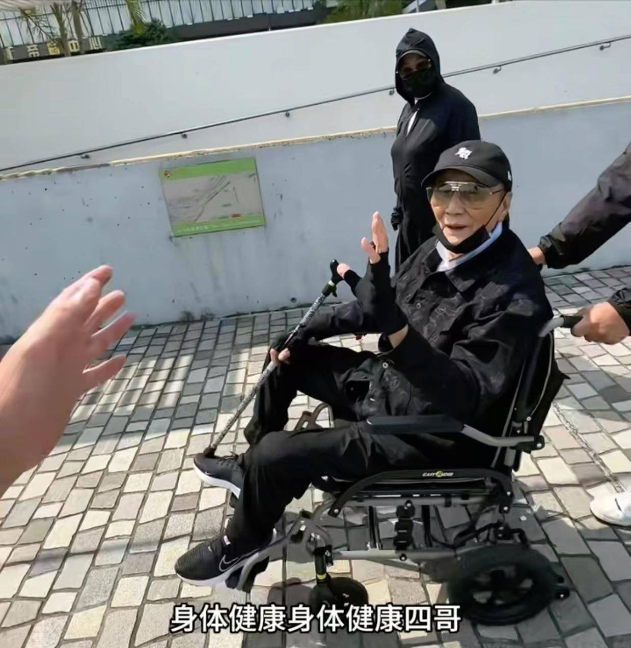 71岁成龙头发花白<strong></p>
<p>狗币钱包安卓</strong>！谢贤交代后事张纪中出了车祸还得养家…慢慢老去的他们让人泪目