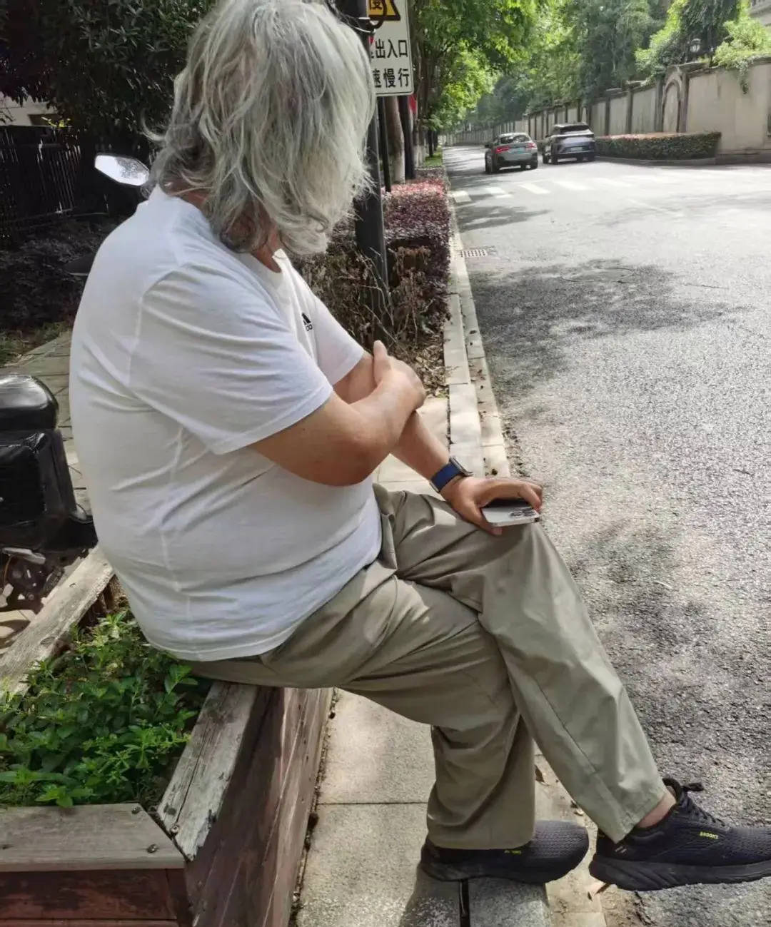 71岁成龙头发花白<strong></p>
<p>狗币钱包安卓</strong>！谢贤交代后事张纪中出了车祸还得养家…慢慢老去的他们让人泪目