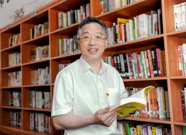 “颐云楼主人”<strong></p>
<p>币安pos</strong>，主动向省纪委投案