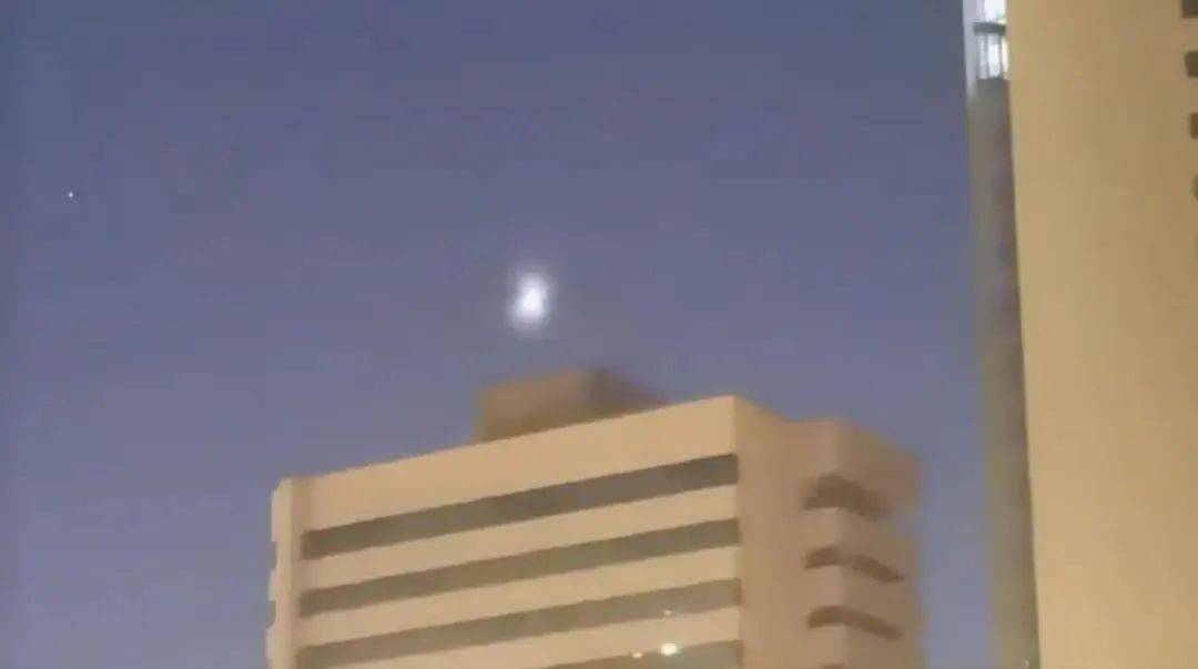 新疆夜空不明飞行物是什么<strong></p>
<p>币安tbc</strong>？揭秘来了