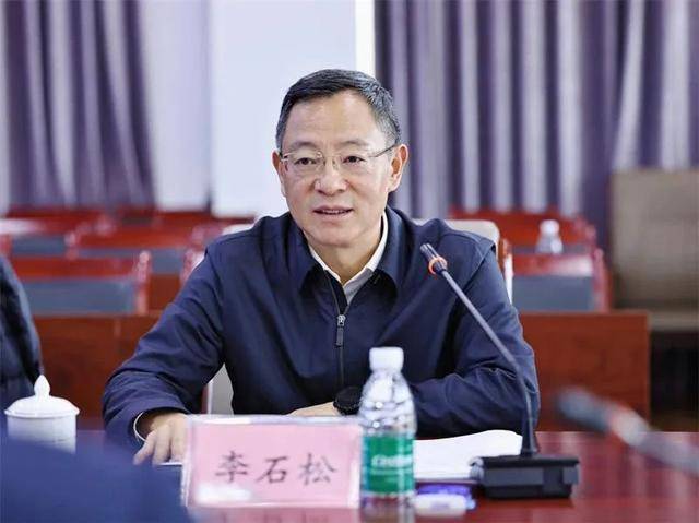 贪图享乐、道德败坏的李石松<strong></p>
<p>币安云交易所</strong>，在厅长、市长、市委书记等任上敛财数额特别巨大