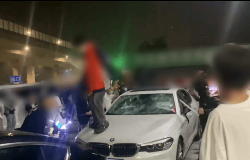 加油站内砸车打人<strong></p>
<p>币安区块链</strong>，23名嫌疑人被临沂警方抓获