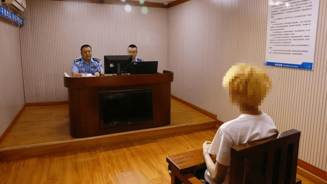 加油站内砸车打人<strong></p>
<p>币安区块链</strong>，23名嫌疑人被临沂警方抓获