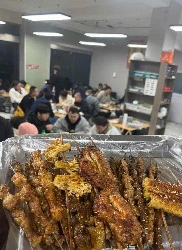 常州一烧烤店花10万赞助苏超<strong></p>
<p>币安区块链</strong>，因系唯一个体赞助商爆火，附近商户：之前生意一直好