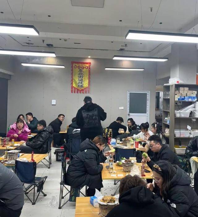 常州一烧烤店花10万赞助苏超<strong></p>
<p>币安区块链</strong>，因系唯一个体赞助商爆火，附近商户：之前生意一直好