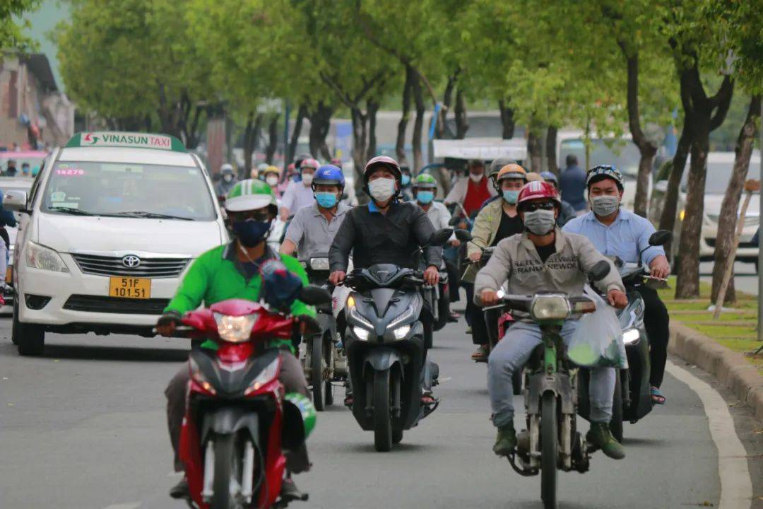 再有钱的北京白领<strong></p>
<p>币安公链技术</strong>，也得穿“电驴套装”