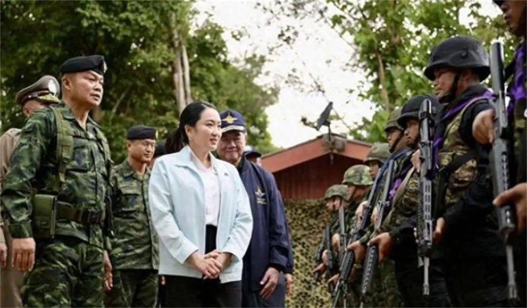 总理府已被围<strong></p>
<p>安网币发行价</strong>，泰陆军司令出山，洪森预测，美女总理三月内必下台