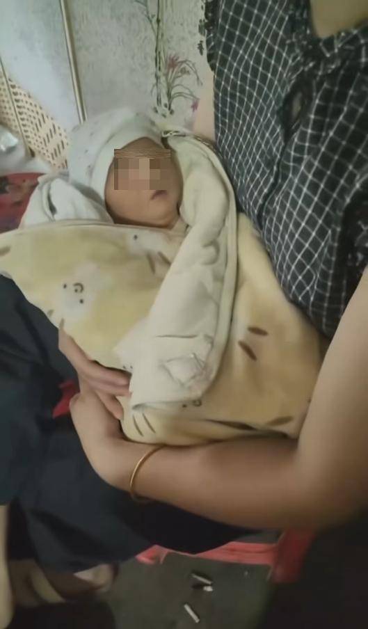 四川万源一男子玉米地里捡到男弃婴<strong></p>
<p>币安虚拟货币</strong>，镇政府回应：已妥善安置