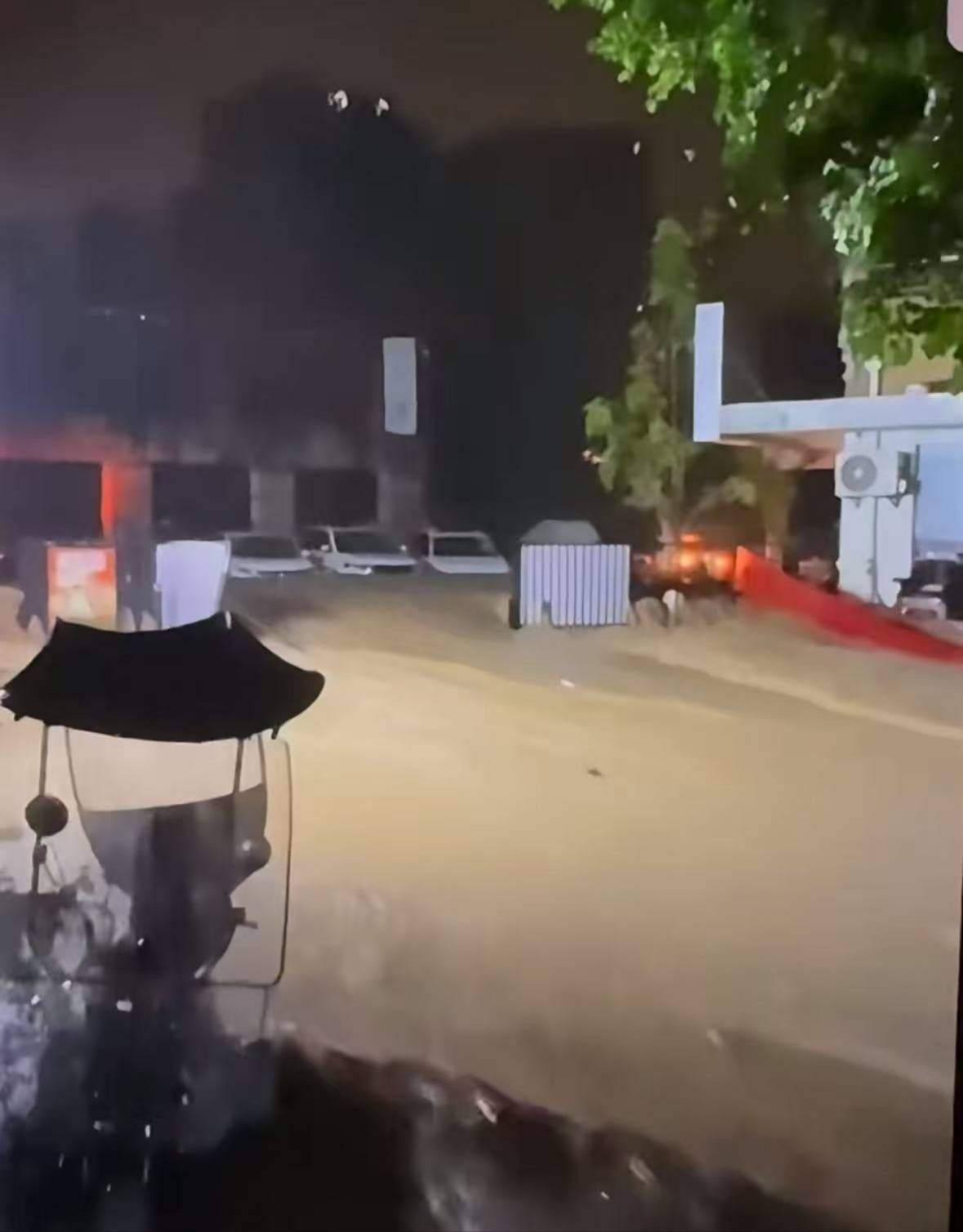 暴雨致重庆一小区女保安遇难<strong></p>
<p>币安官网app</strong>，知情人：深感悲痛，已安抚家属