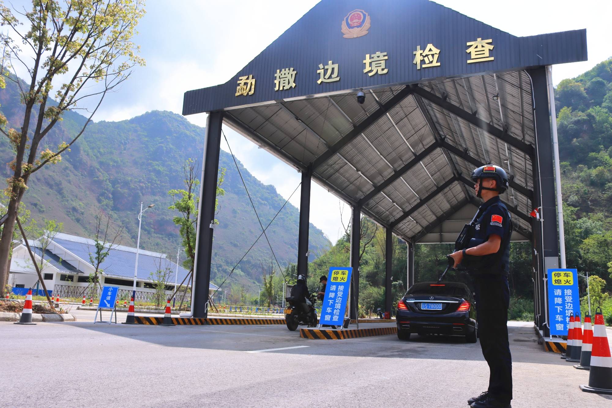 102.13万人次<strong></p>
<p>币安官网app</strong>！勐撒临时执勤点验放进出边境人员突破百万大关！
