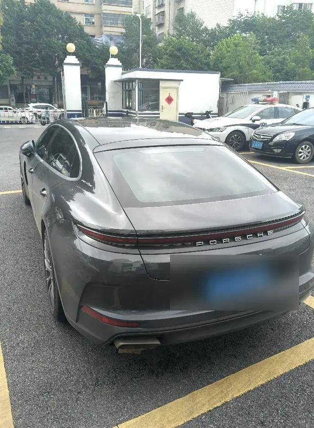 离奇<strong></p>
<p>币安功能介绍</strong>！昆明一辆140万的保时捷在停车场凭空消失