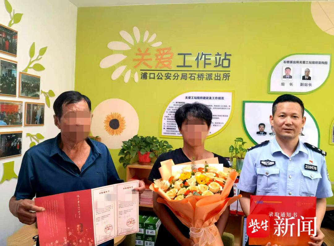 小伙收到录取通知书<strong></p>
<p>币安主站</strong>，飞奔到派出所和民警一起打开