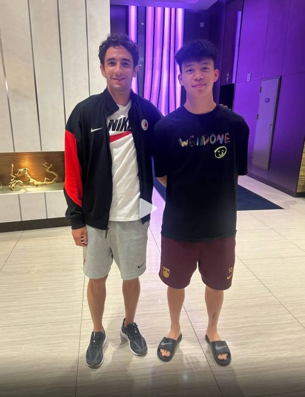 挥手打到王钰栋！宾纪文：赛后第一时间向他道歉<strong></p>
<p>币安数字资产交易所</strong>，开心能和他对位