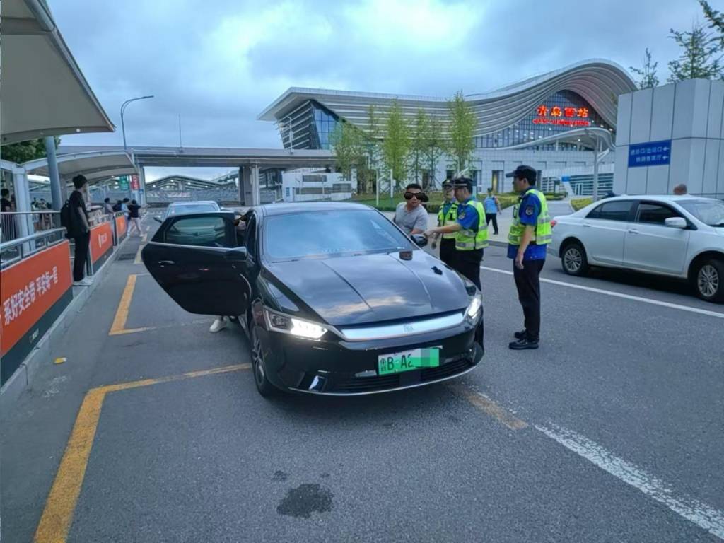 车不动计价器还在“跑”<strong></p>
<p>安卓币官网注册</strong>，青岛一辆出租车安装“跑得快”被查处