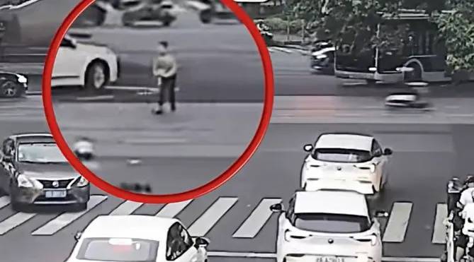 上海一8岁男童单独上路<strong></p>
<p>币安卖矿机</strong>，闯红灯被车撞飞：“家长让我自己出来锻炼一下”