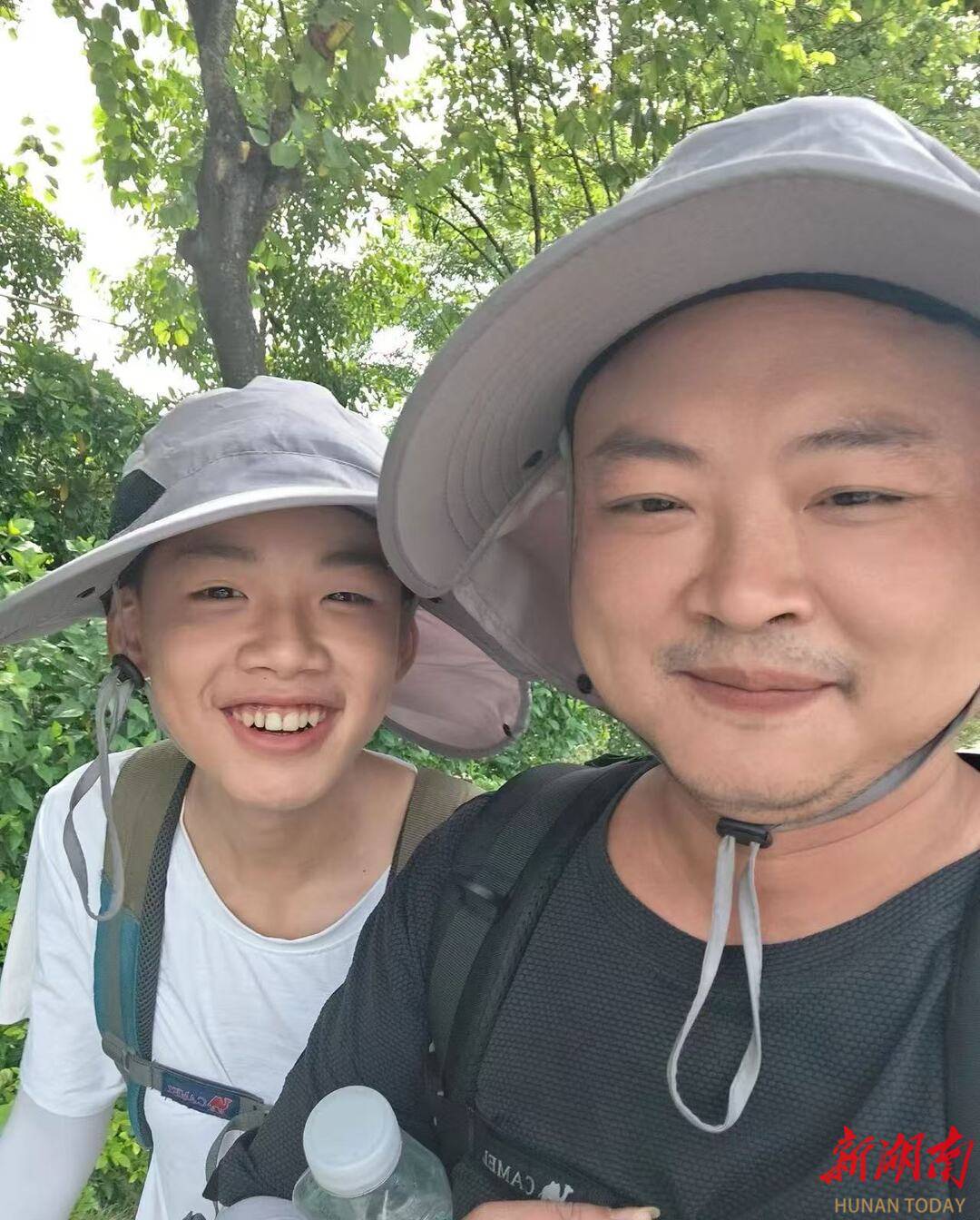 他陪13岁儿子从深圳徒步回湖南：脚都走“废”<strong></p>
<p>币安交易所平台</strong>，儿子开心就好