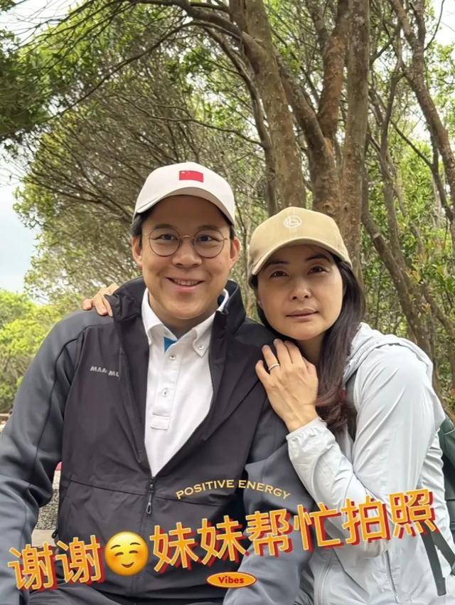 霍启刚专程飞新加坡<strong></p>
<p>币安交易所平台</strong>，见证郭晶晶入选国际游泳名人堂，二人结婚13年，育有一子两女